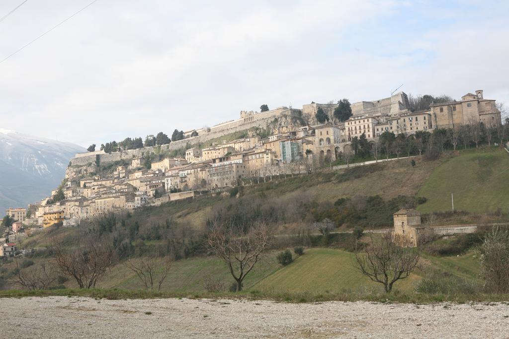 B&B La Collina Degli Ulivi Civitella Del Tronto Exterior foto